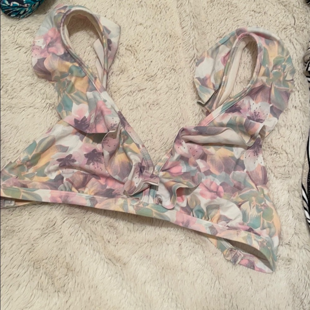 Swim Collection (pacsun, pilyq and more) - Picture 6 of 9